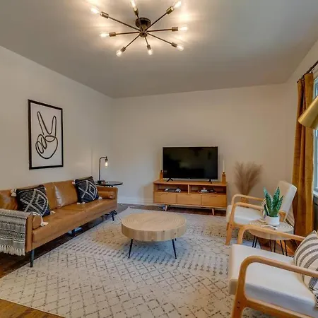 Southern Charmer Close To Broadway Sleeps 8